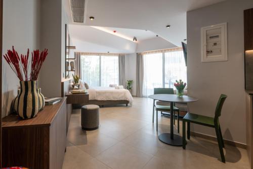 Un ou plusieurs lits dans un hébergement de l'établissement CENTRO Suites
