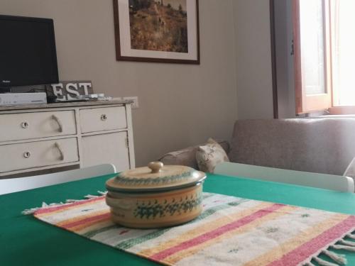Μια τηλεόραση ή/και κέντρο ψυχαγωγίας στο Agriturismo "Donna Cettina" - Suite per gli ospiti