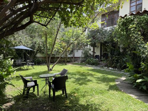Κήπος έξω από το Oasis Panajachel