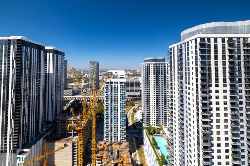 Stylish 1 Bedroom Apartment with Balcony and Citi Views in Downtown photo 20