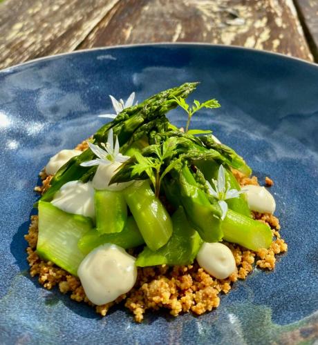 a plate of food with broccoli on a blue plate at Auberge du Relais d'Auniac - Hôtel Bar Restaurant Piscine in Anglars-Nozac