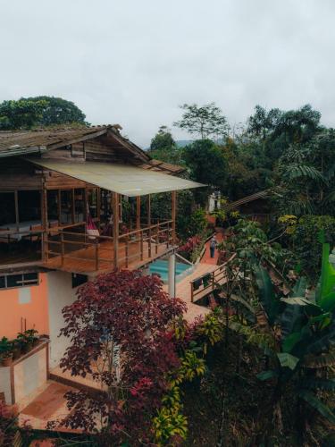 an overhead view of a house with a swimming pool at Cabañas Germany in Puyo