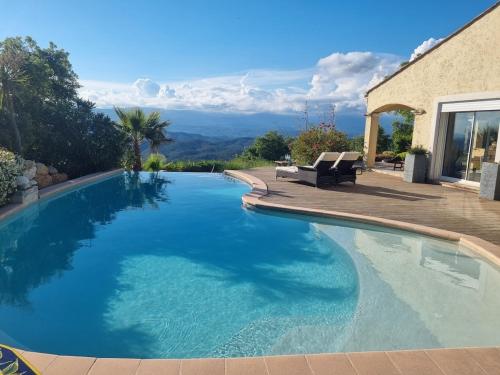 Beautiful villa close to beach, great views & pool