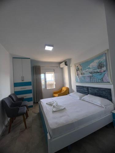 Central Stay tesisinde bir odada yatak veya yataklar