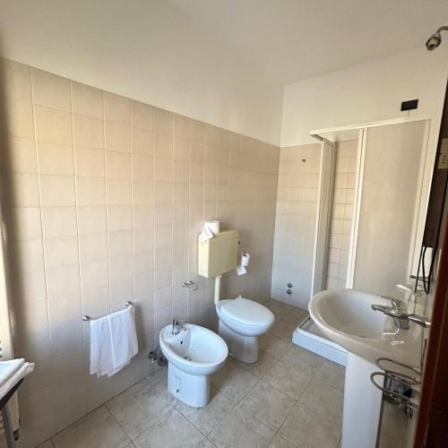 a white bathroom with a toilet and a sink at Caffetteria dell'Angolo in Borghetto Secondo