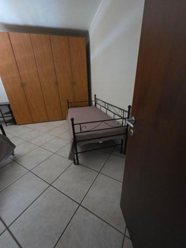 a bedroom with a bed and a wooden door at B612 bed & breakfast APPARTAMENTO Piccolo Principe in Manoppello