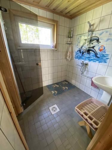 a bathroom with a shower and a sink at Kodavere puhkemaja 2 in Padakõrve