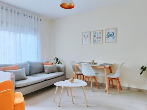 Stylish Retreat with Balcony, Steps to Seafront!