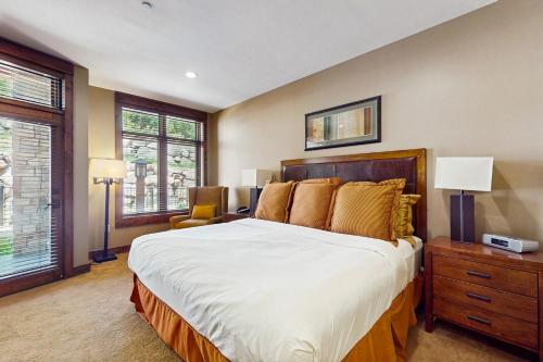 Ένα ή περισσότερα κρεβάτια σε δωμάτιο στο Northstar Lodge Luxury
