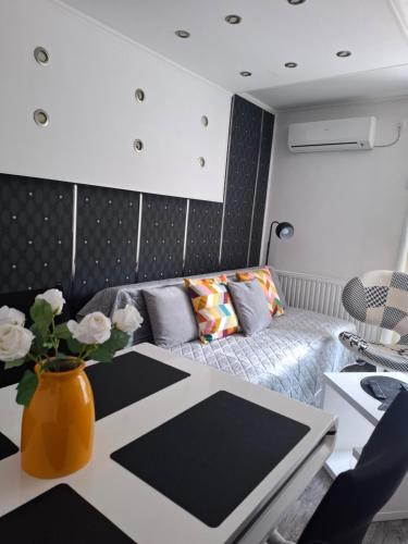 a living room with a couch and a table at Plitvice Green Gold Apartments in Korenica