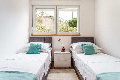 Azure Horizon - Sea View & Free Parking