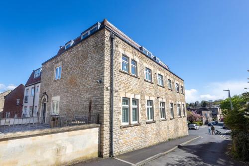 a brick building on the side of a street at Modern Apartment, Frome, WiFi, Double Bed, Smart TV in Frome