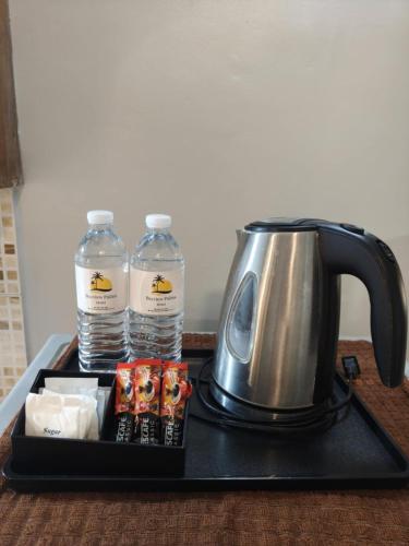 Kemudahan buat kopi dan teh di Studio apartment with ocean views and pool