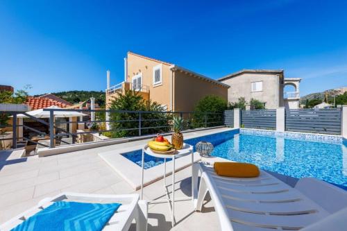 Villa "Amber" relaxation in nature with a Pool