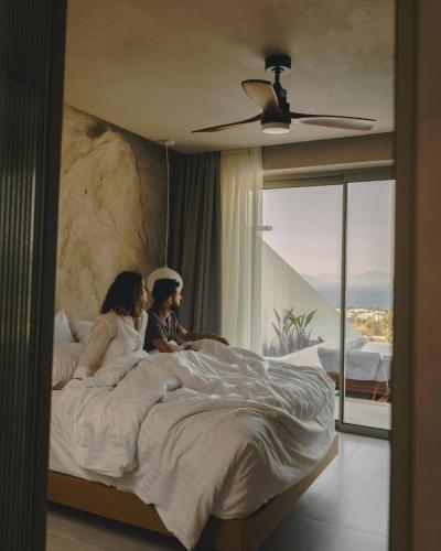 Postel nebo postele na pokoji v ubytování Akres Luxury Sea View Villas