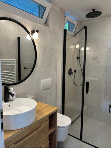 Modern apartments just 70m from the beach with free parking