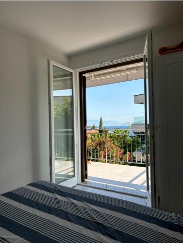 Modern apartments just 70m from the beach with free parking