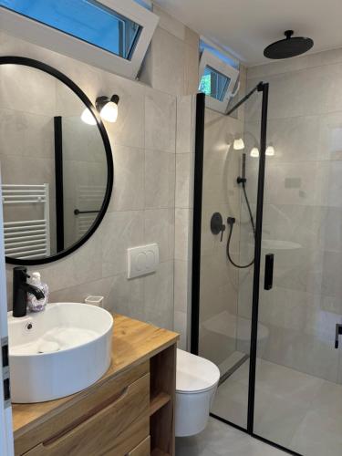 Modern apartments just 70m from the beach with free parking