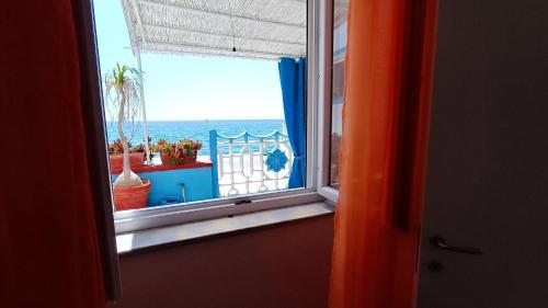 an open window with a view of the ocean at Appartamenti Tina in Villa Restituta in Ischia