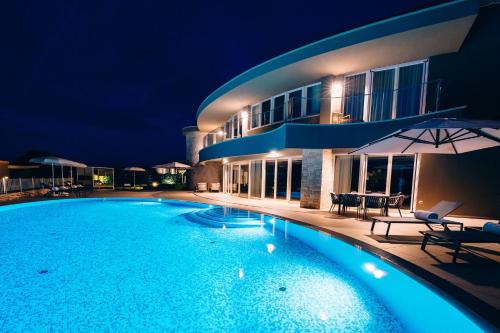 Πισίνα στο ή κοντά στο Grand Villas Adriatic situated within luxury golf & spa resort Kempinski Hotel Adriatic