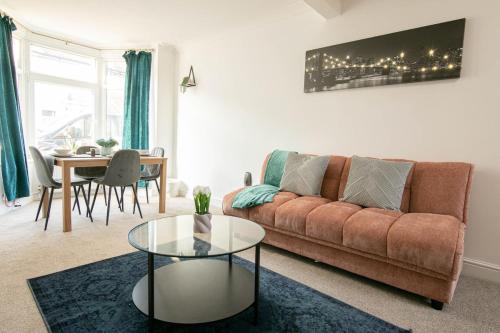 a living room with a couch and a table at 3 bed Modern Home, Vibrant & Stylish, Sleep upto 7 in Portsmouth