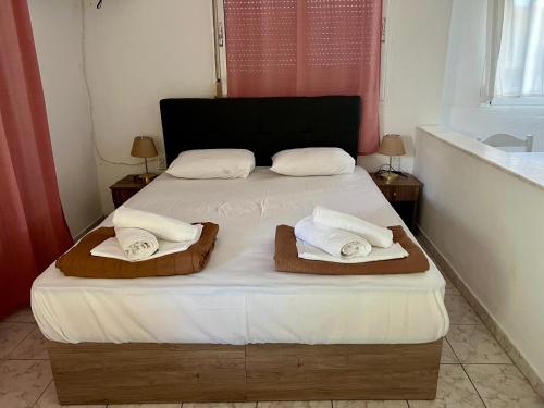 PELEKAN rooms and apartments athina 11