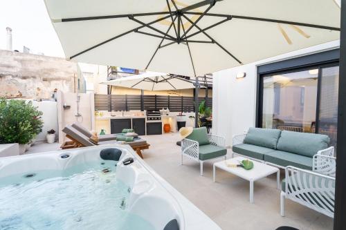 NiMar luxury city villa with jacuzzi