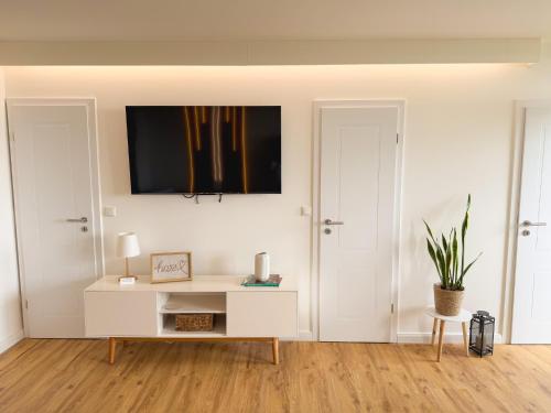 Μια τηλεόραση ή/και κέντρο ψυχαγωγίας στο Apartment Rehberg 14 OG Panorama Balkon Pool Sauna