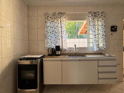 Dapur atau dapur kecil di Casa com linda Vista no Centro