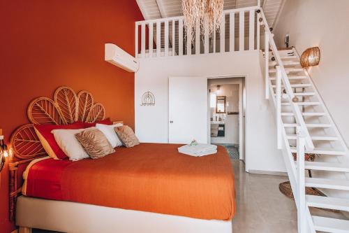 Un pat sau paturi într-o cameră la Nos Suerte Caribbean Beach resort