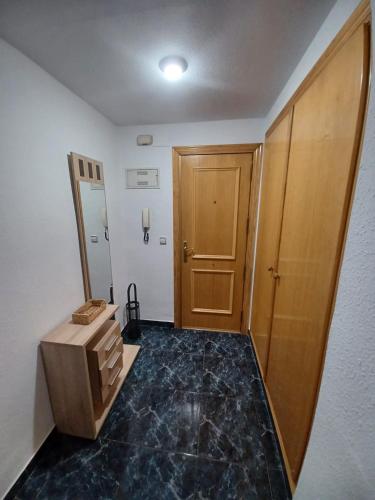 a hallway with a wooden door and a box at piso tres habitaciones in Valencia