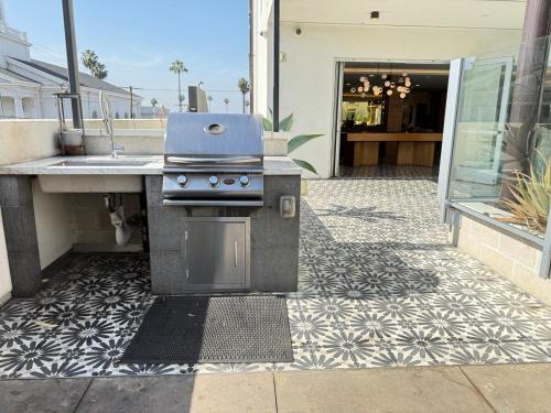 Φωτογραφία από το άλμπουμ του Luxurious 1BR Suite Near Hollywood Walk Of Fame σε Vernon