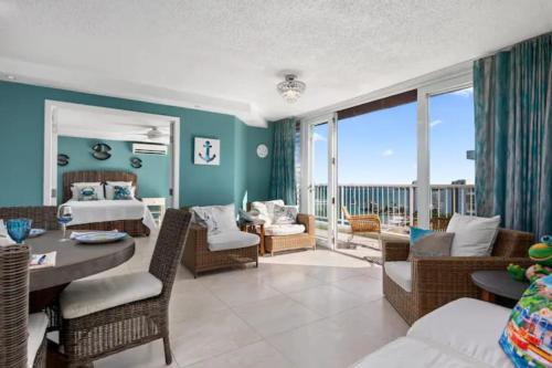 Beachfront Retreat-Panoramic Sunrise Views - 1 Parking Spot