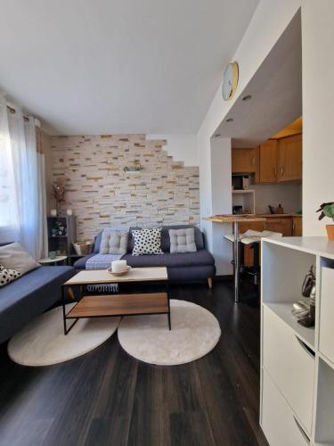 Bright apartment 10 minutes from Cannes