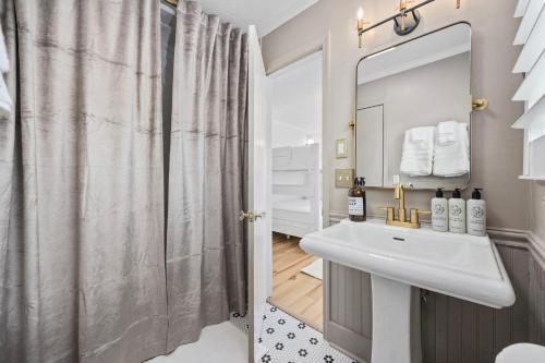 Bilik mandi di Magnolia House