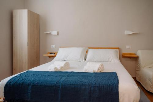 a bedroom with a bed with towels on it at Calabreeze in Villa San Giovanni