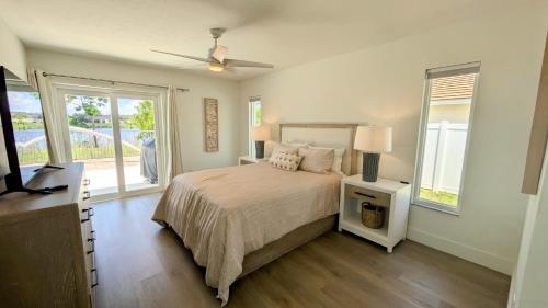 a bedroom with a bed and a ceiling fan at Stunning Lakeside Retreat, heated Pool, renovated in Bonita Springs