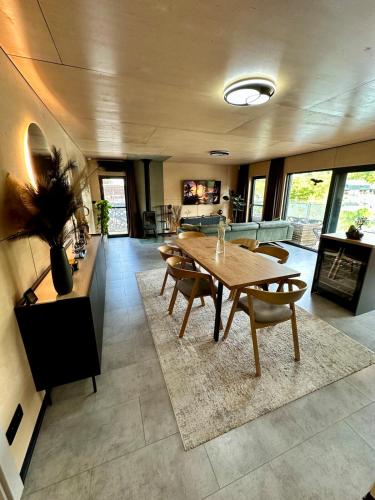 Houseboat with touch of luxury