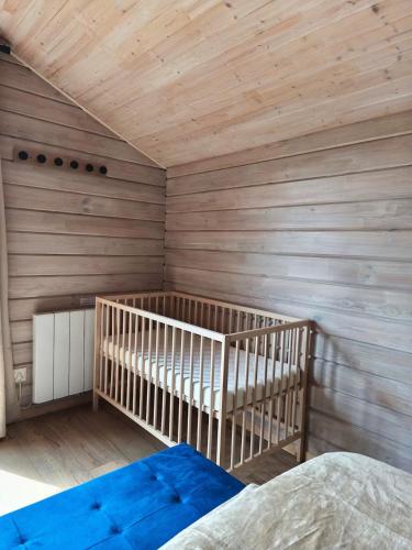 Ένα ή περισσότερα κρεβάτια σε δωμάτιο στο Chalet d'exception avec sauna - vue imprenable sur la campagne