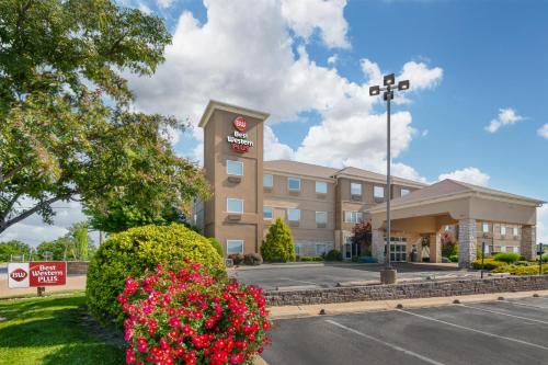 a hotel with flowers in front of a building at Best Western Plus Washington Hotel in Washington