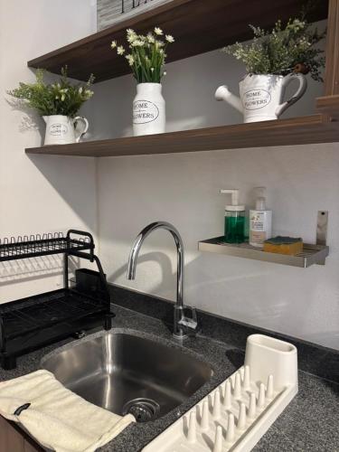 a kitchen counter with a sink and a sink at Departamento residencial con alberca y gym in Guadalajara