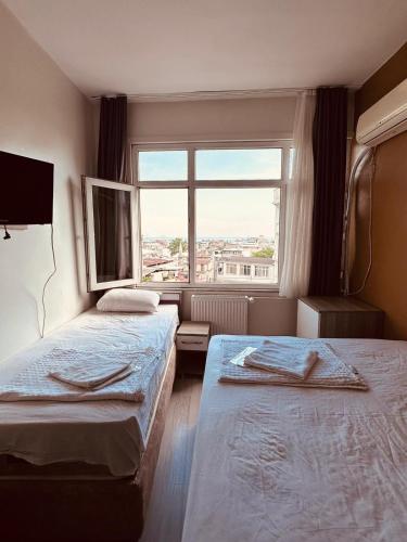 Postel nebo postele na pokoji v ubytování Sera Hotel