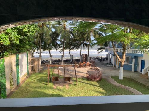 KorKoCove Beachfront Suites