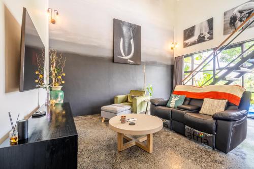 Zona de estar de Maple Ridge Ubud Villas with Rice Field View