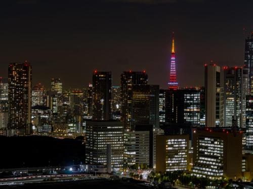 Ein allgemeiner Blick auf Tokio oder ein Stadtblick von des Hotels aus