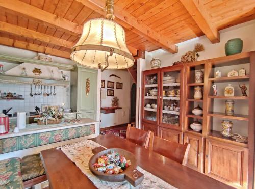 Una cocina o zona de cocina en Rifugio Di Luce con 3 Camere, Garage e fermata Skibus - a 3 minuti dalle piste
