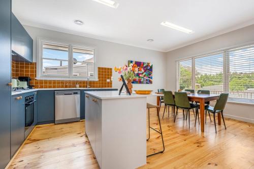 a kitchen and dining room with a table and chairs at Tara House, Bendigo in Bendigo