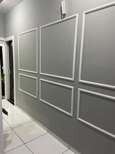a wall with four sliding doors in a room at Hotel e Pousada REQUINTTE in Parnaíba