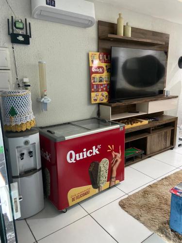 a living room with a tv and a box of snacks at Hotel e Pousada REQUINTTE in Parnaíba