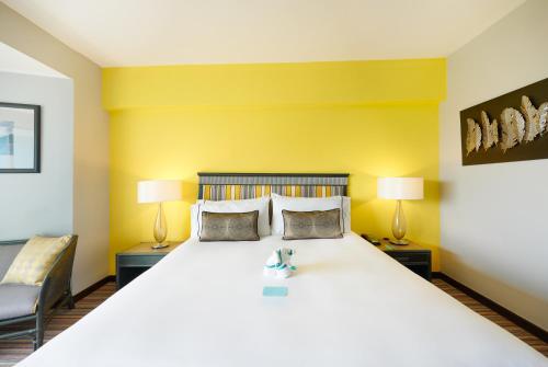 The Bayview Hotel Pattayaにあるベッド